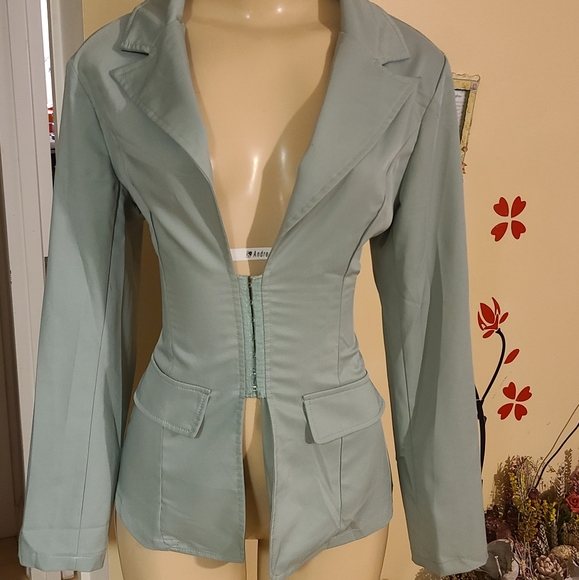 Blazer - Picture 4 of 8
